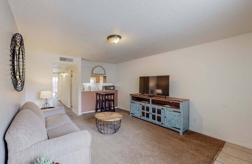 West Old Town Apartment | Sienna Square, near Old Town