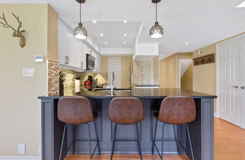The Blue Mountains Hotel | Sierra Lane Condos