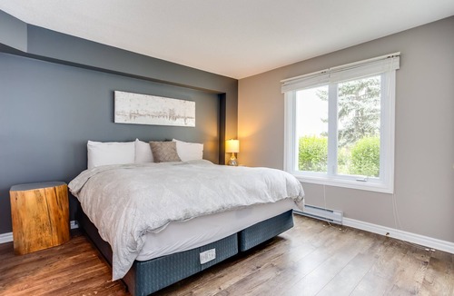 The Blue Mountains Hotel | Sierra Lane Condos
