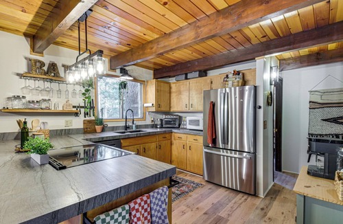 Camp Connell House | Sierra Nevada at Your Doorstep! Big Trees Cabin