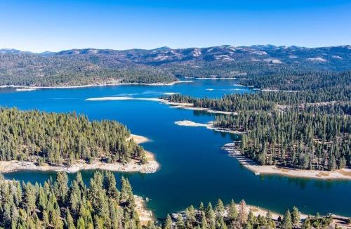 Shaver Lake House | Sierra Pines Villa Deck Jetted Tub Game Rm