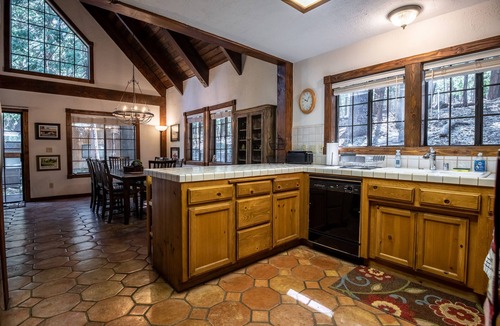 Dorrington Cabin | Sierra Serenity - w/Central Heat!