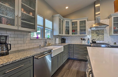 Diamond Springs House | ‘Sierra Sunset Inn’ - 3 Miles to Placerville!