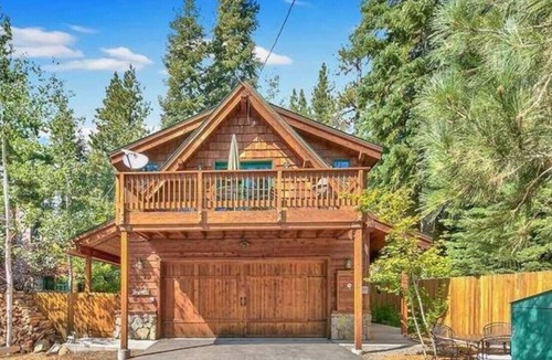 Lake Forest Cabin | Sierra View Bedroom · Private Cozy Lakeside Studio