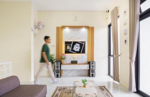 Malang Villa | Sierra Villa Malang - PrivatePool - 4 BR AC