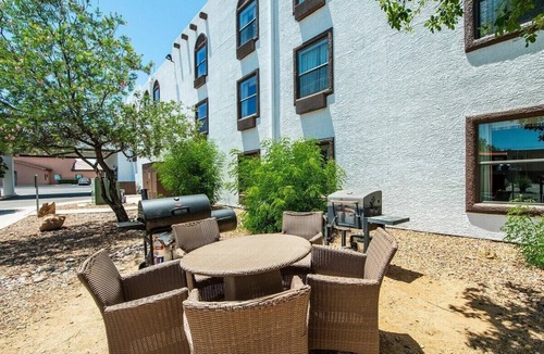 Sierra Vista Condo | Sierra Vista 2bd Queens Deluxe