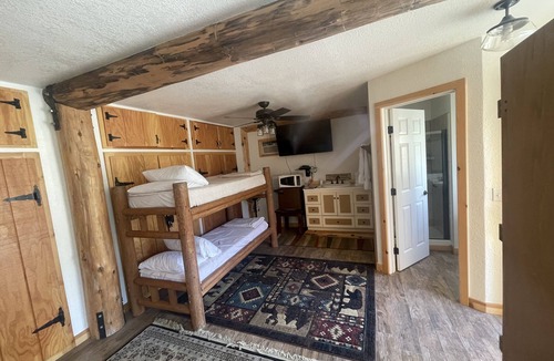 Emigrant Gap Hotel | Sierra Woods Lodge