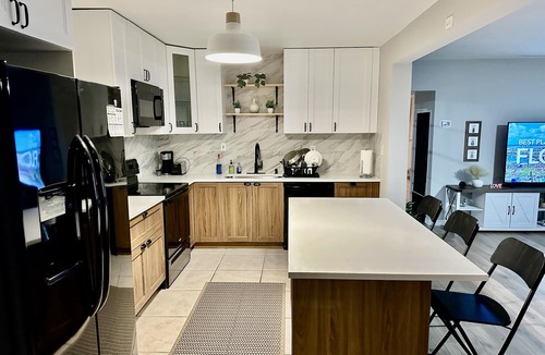 South Sarasota House | Siesta Beach Getaway - Minutes to Beach, Shops, Dining
