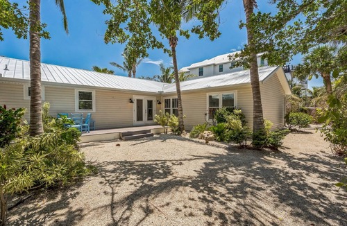 Siesta Key Village House | Siesta Home with Pool & Waterslide - Sunset Splash