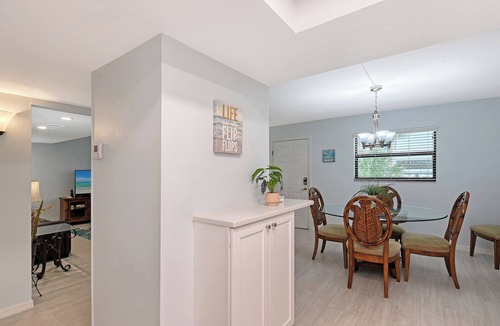Siesta Key Condo | Siesta Key Beachfront Vacation Condo - great value and many amenities!
