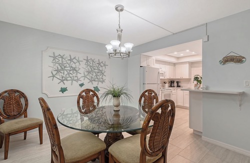 Siesta Key Condo | Siesta Key Beachfront Vacation Condo - great value and many amenities!