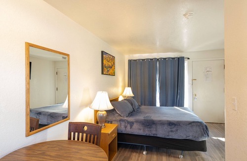 Colfax Hotel | Siesta Motel