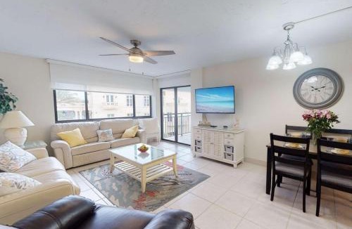 Siesta Key House | Siesta Sands Beach Resort 4th Floor with Elevator