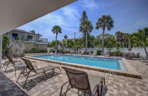 Siesta Key House | Siesta Sands Beach Resort 4th Floor with Elevator
