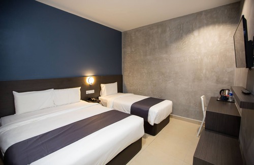 Kampung Bahasa Kapor Hotel | Signature 1 Hotel