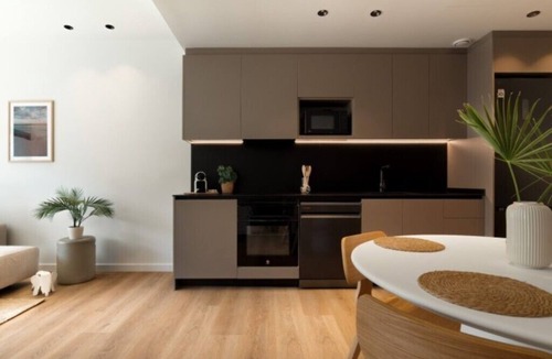 Vallpineda Apartment | Signature Apartment, City View with King bed