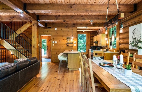 Lac-Superieur Ski Chalet | Signature Chalet | Spa, Sauna & Fireplace at Eko59