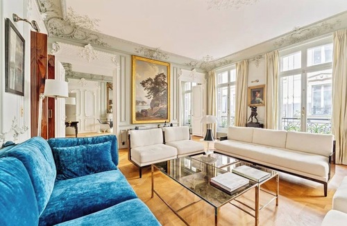Quartier Saint-Georges Apartment | Signature Collection-Timeless luxury combined with key services and experiences