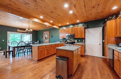 Thayerville House | Signature Lakefront w/Dock & Pool Table