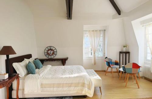 Le Vesinet House | Signature Residence, 5 Bedroom Detached House 1000 square meters,15 min to Paris by Metro