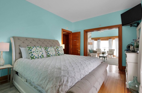 Olean Bed & Breakfast | Signature Suite, 1895 Victorian Old Library Inn!