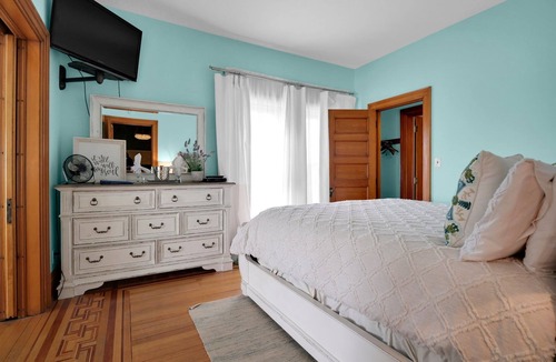 Olean Bed & Breakfast | Signature Suite, 1895 Victorian Old Library Inn!