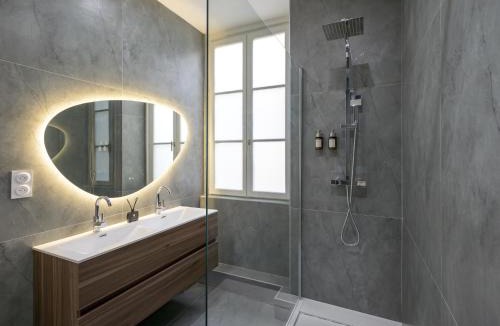 Les Cordeliers Apartment | Signature suite - 3BR - Hyper Centre - 6p