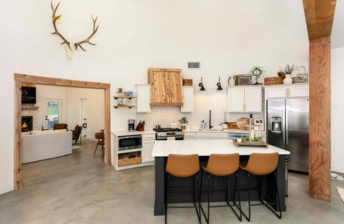 Fredericksburg House | Sileaux Ranch | Modern luxury farmhouse, minutes from Downtown