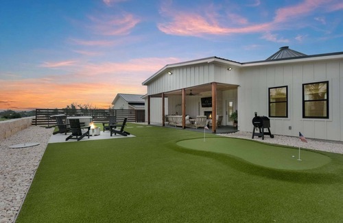 Fredericksburg House | Sileaux Ranch | Modern luxury farmhouse, minutes from Downtown