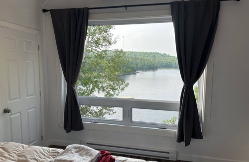 Wentworth-Nord Ski Chalet | Silk Spacious Lakefront Cottage: Flat Beach, Great View, 5 min to store & SAQ