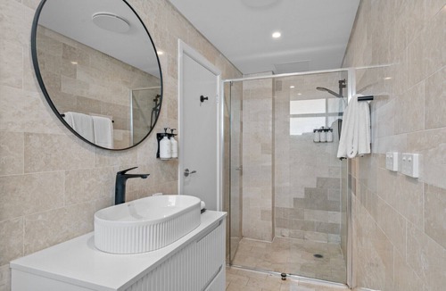 Newport Hotel | Silkari Mirage Newport