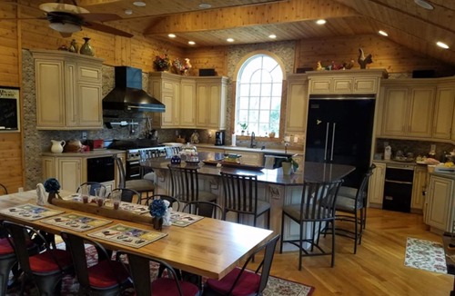 Mooresville Bed & Breakfast | Silly Chickens Lodge B&B