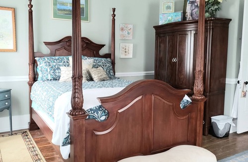 Mooresville Bed & Breakfast | Silly Chickens Lodge B&B