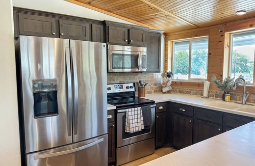 Hondo House | Silo House in the country with a pool! Hunters welcome!