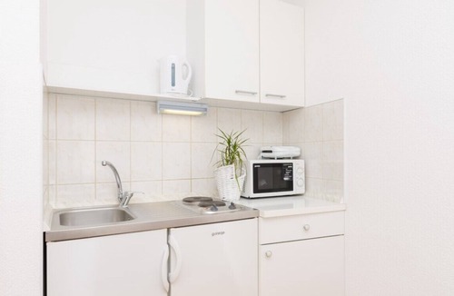 Polace Apartment | Šilok One Bedroom Apartment with Terrace and Sea View