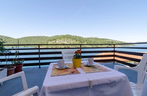 Polace Apartment | Šilok One Bedroom Apartment with Terrace and Sea View