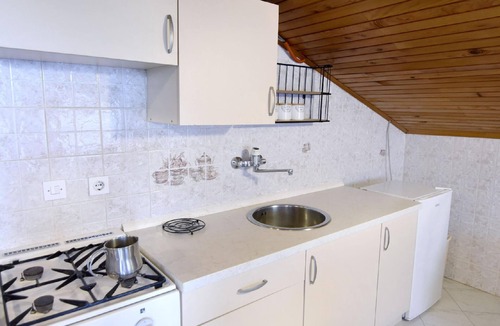 Basanija Apartment | Silva holiday flat near the beach with terrace