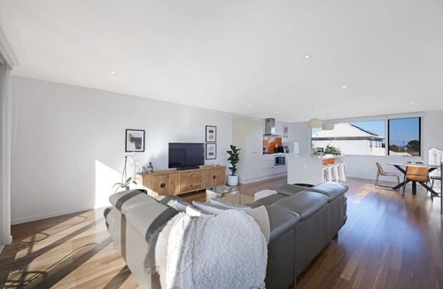 Warrnambool House | Silver Ball Retreat