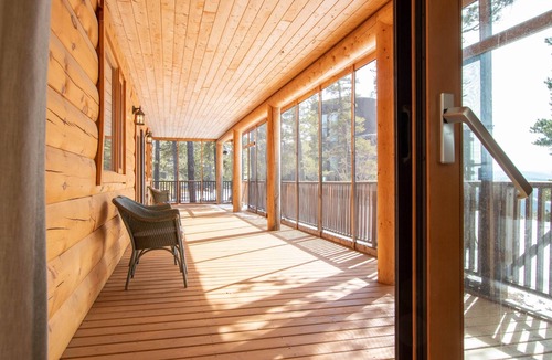Bragg Creek House | Silver Birch Vista: 160-Acre Mountain Retreat
