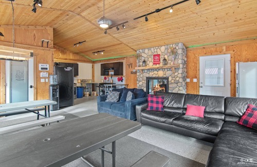 Sterling Cabin | Silver Cabin – Dry Cabin with Bunks | Fish On!