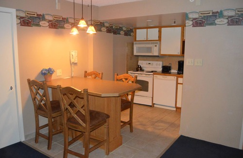 Snowshoe Condo | Silver Creek 1703 - 2 Bdrm Condo, A/C, Indoor/Outdoor Pool & Hot Tub