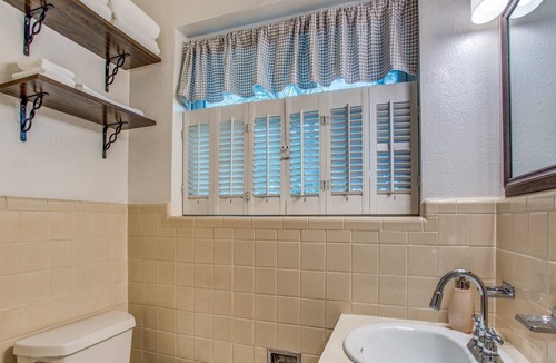 Azle House | Silver Creek Country House - A vintage country house