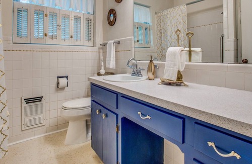 Azle House | Silver Creek Country House - A vintage country house