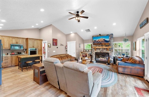 Salt Lake Mountain Resorts Cabin | Silver Fork Chalet - Hot Tub & 18+ Beds
