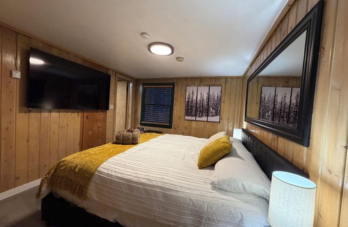 Salt Lake Mountain Resorts Cabin | Silver Fork Lodge and Restaurant