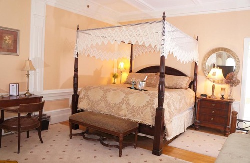 Dover Bed & Breakfast | Silver Fountain Inn