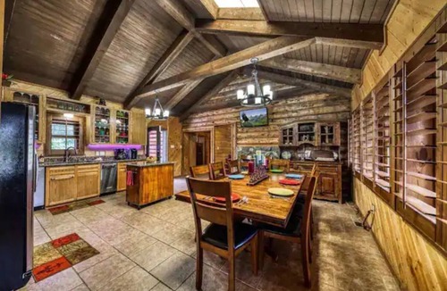 Alto Cabin | Silver Fox Inn Beautiful 5-bedroom Cabin w/hot tub