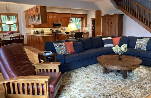 Perry House | Silver Lake Lakefront Home