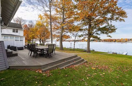 Perry House | Silver Lake Waterfront Escape