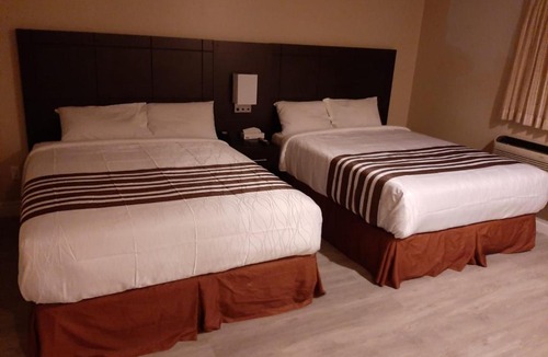 Haliburton Hotel | Silver Maple Motel